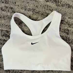 Brand new! Nike Sports bra. Size M